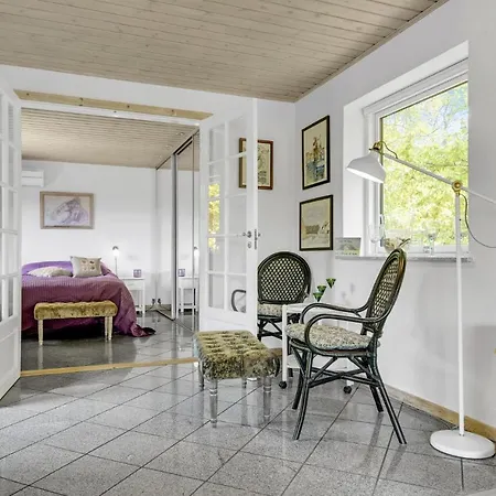 Dom wakacyjny 2 Bedroom Gorgeous In