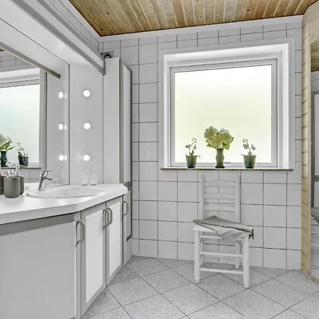 2 Bedroom Gorgeous In *